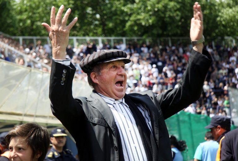 Carlos Timoteo Griguol, fue internado por neumonía y con coronavirus