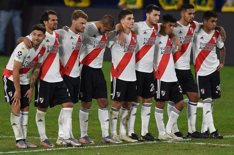 Copa Libertadores: Con un jugador de campo como arquero y sin suplentes, River Plate va por la hazaña