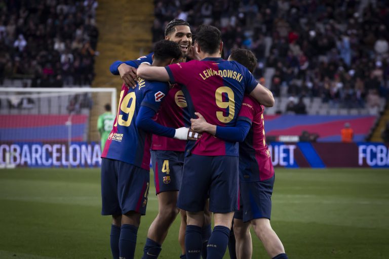 FC Barcelona golea 4-0 a la Real Sociedad y asume el liderato de LaLiga