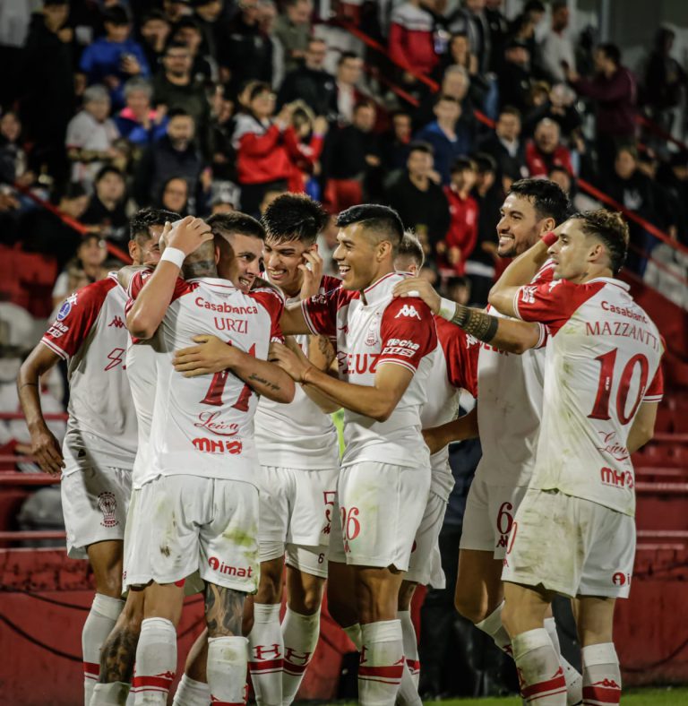 Copa Sudamericana: Huracán se hizo fuerte de local y goleó a Racing de Montevideo por 5-0