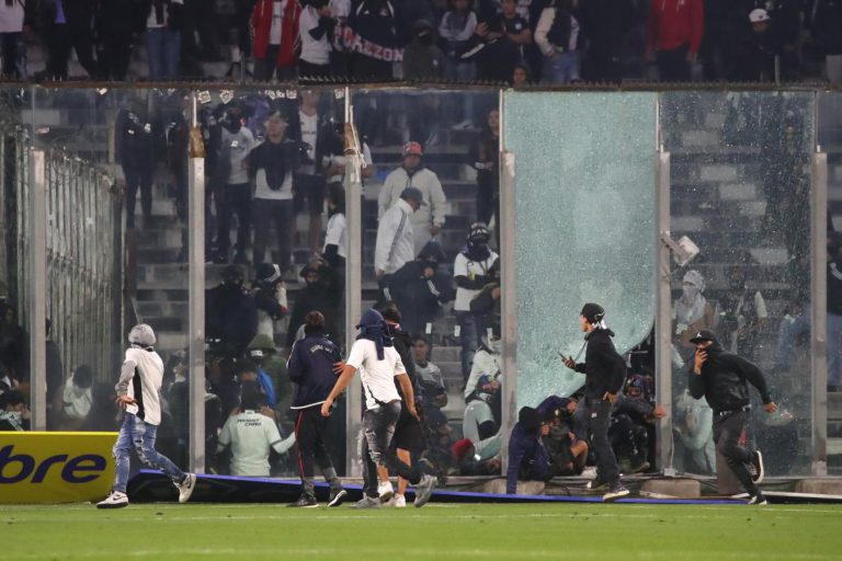 Copa Libertadores: Conmoción en Colo-Colo por la muerte de dos hinchas